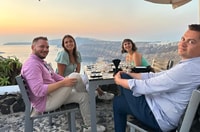 Santorini, Tour privado de vinos con guía de vinos certificada - Housity