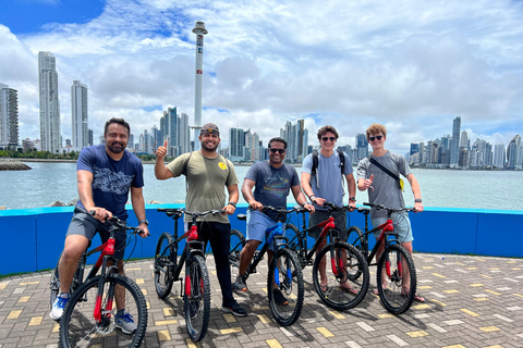 Visite à vélo de la ville de Panama et de son vieux quartier avec un guide local