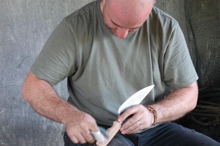 Hoi An: Knife-making Workshop with Hotel Pickup