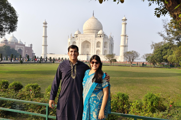 From Delhi: Taj Mahal Day Tour with 5 Star Hotel Lunch From Delhi: Tour with Driver, Guide, Entry Tickets & 5* Meal