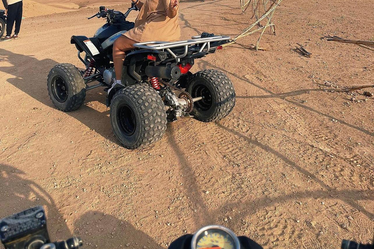 Marrakech: Excursão ao deserto de Agafay com quadriciclo, passeio de camelo e jantar