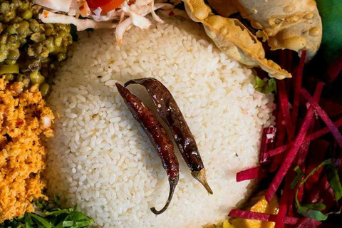 Kandy: Traditional cooking class in a village with transport