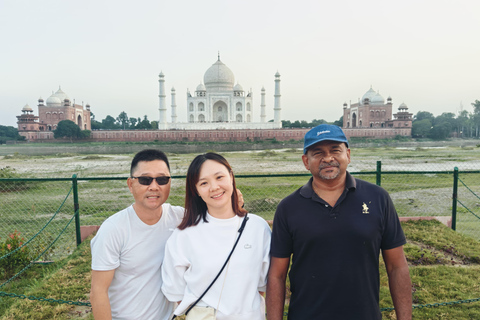 Agra: Sunrise Taj Mahal Tour with Skip-The-Line Entry Ticket Agra: Taj Mahal Express Entry Tour with Car, Tickets & Guide