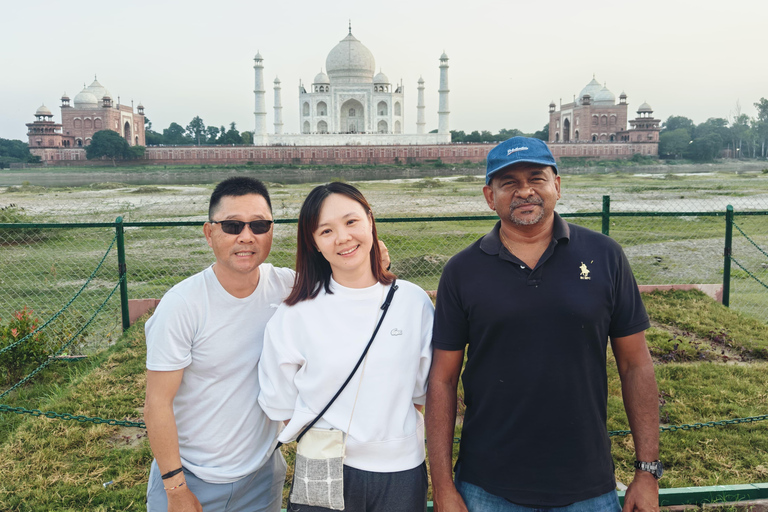 Agra: Sunrise Taj Mahal Tour with Skip-The-Line Entry Ticket Agra: Taj Mahal Express Entry Tour with Car, Tickets & Guide