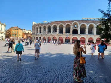 Besuch von Verona und dem Gardasee. Ganztagestour ab Mailand