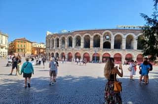 Besichtigung von Verona und dem Gardasee. Ganztagestour ab Mailand