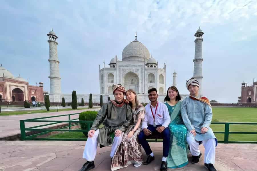 Ab Delhi: Private Tagestour zum Taj Mahal & Agra mit 5-Sterne-Mahlzeit. Foto: GetYourGuide