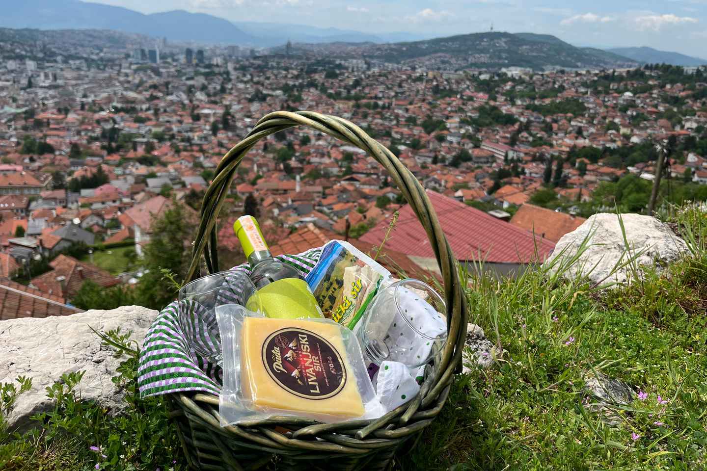 Sarajevo: Sunset Picnic with Wine or Beer and Snacks