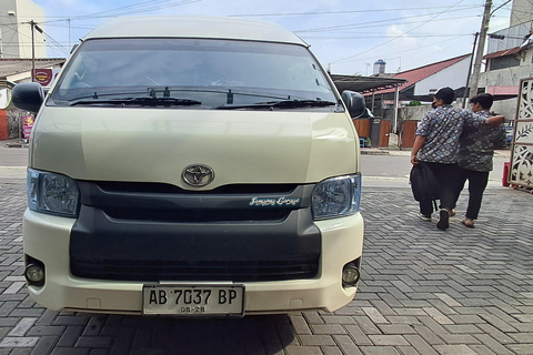Yogyakarta: alquiler de coche privado con conductor en inglés en furgoneta