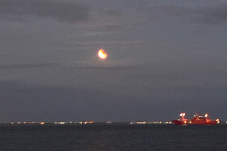Lisbon: Solar Eclipse & Sunset Sailing Experience with Wine