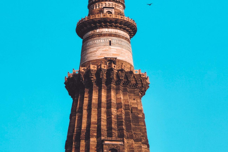 Visite privée du Qutub Minar en voiture avec coupe-fileVisite privée du Qutub Minar en voiture