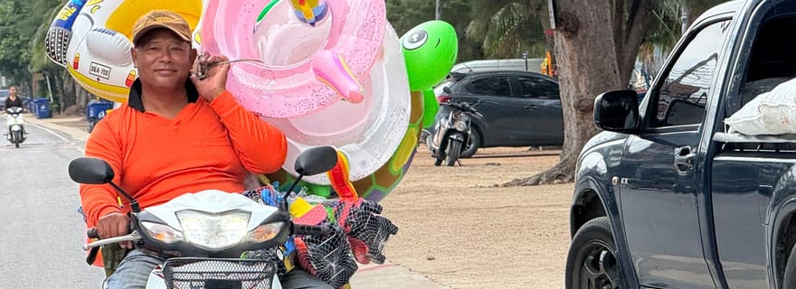 Hua Hin : visite en tuk-tuk de la plage de Cha-Am et cérémonie bouddhiste