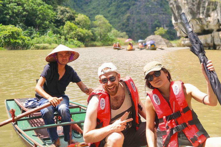 Ninh Binh Pequeno grupo de 9 pessoas saindo de Hanói via vila do incenso