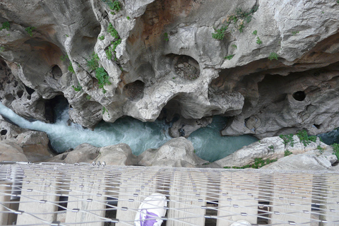 Caminito del Rey: Guided Tour with 1 Water and Shuttle Bus Caminito del Rey: Guided Tour with 1 Drink and Shuttle Bus