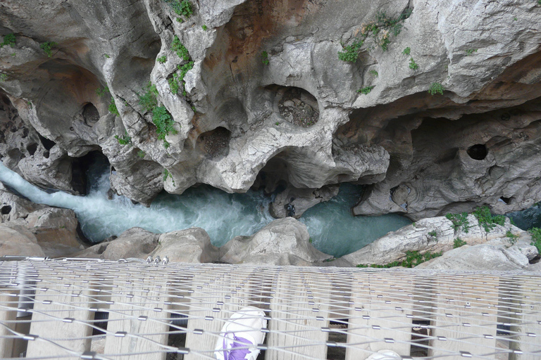 Caminito del Rey: Guided Tour with 1 Water and Shuttle Bus Caminito del Rey: Guided Tour with 1 Drink and Shuttle Bus
