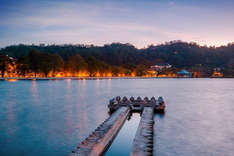 Kandy: Evening City Tour with Boat Ride and Cultural Show
