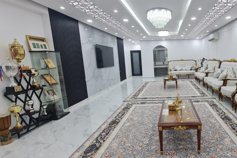 Omani Hospitality: Authentic Family Dinner Experience