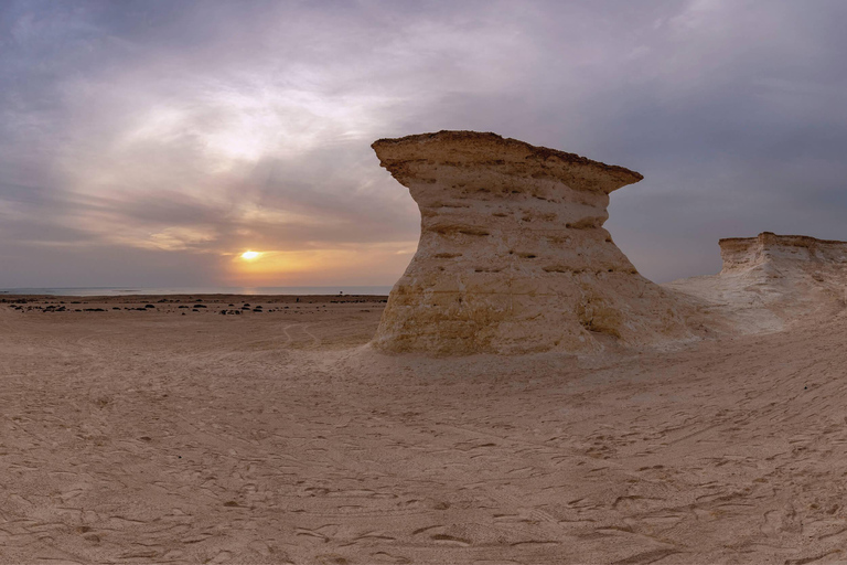 Doha: Tour della Costa Ovest ,Scultura di Richard Serra, Zekreet