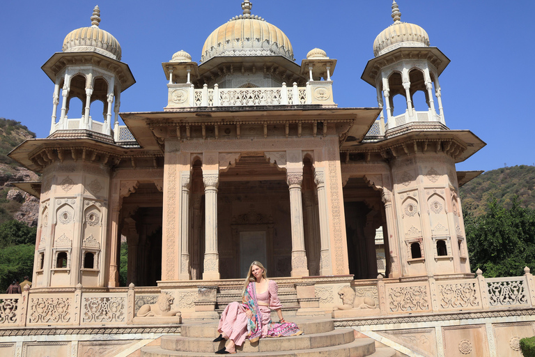 Jaipur: Private Mobile Photoshoot at Gaitore Cenotaphs