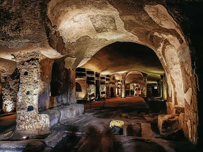 Naples Visite Guid Es Des Catacombes De San Gennaro Getyourguide