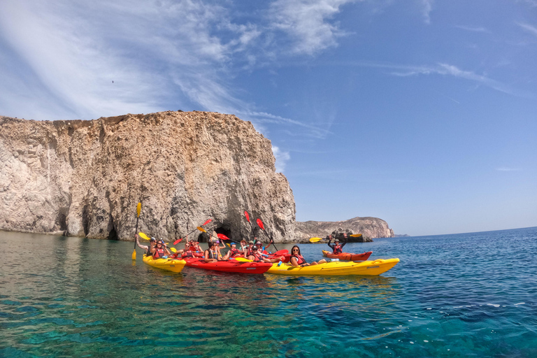 Private Kajaktour zu den Geheimnissen von MilosPrivate Abendtour