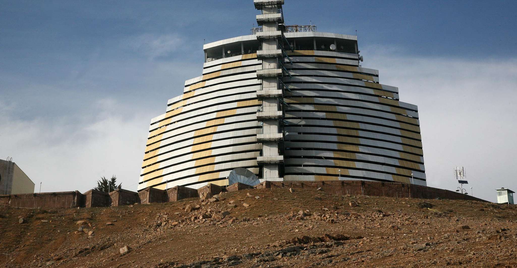 Remnants Of USSR - Heliocomplex Institute Of The Sun & Sukok - Housity