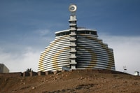 Remnants de l'URSS - Institut Heliocomplex du Soleil & Sukok - Housity