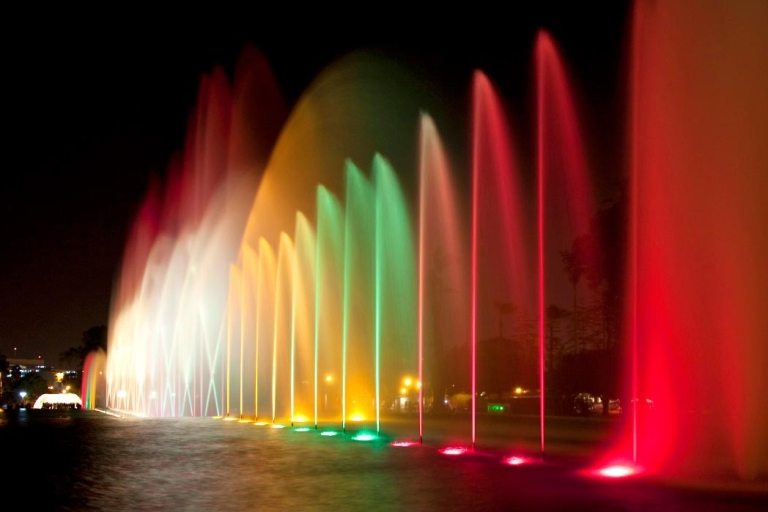 Lima : Circuit de l'eau magique avec dîner et spectacle vivant