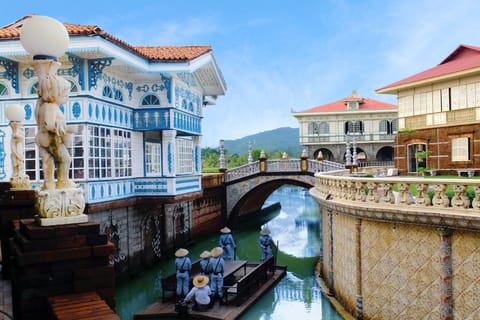 From Manila: Las Casas Filipinas de Acuzar Guided Day Trip - Image 2