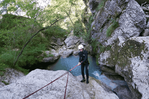 بوفيك: تجربة التجديف في الوادي مع الصور والمواصلاتBovec: Canyoning Experience with Photos &amp; Transport Included