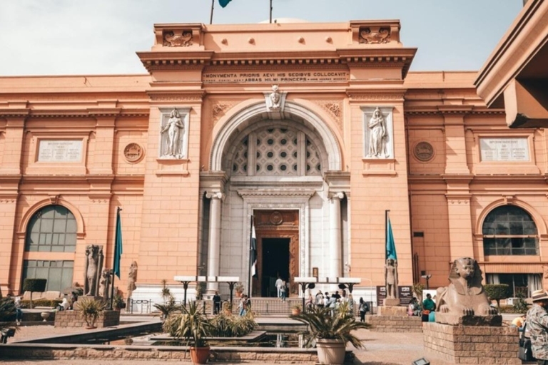 Cario: Egyptisch museum en dinercruise op de Nijl in CaïroCaïro: TOUR IN HET EGYPTISCH MUSEUM EN NIJLE DINER CRUISE