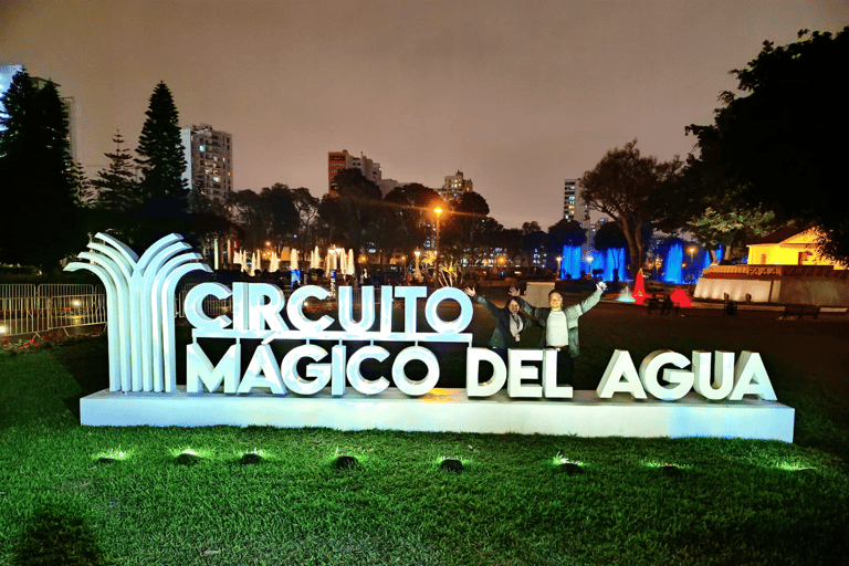 Lima: Tour del circuito magico dell&#039;acqua con spettacolo di luci e servizio di prelievoLima: tour dello spettacolo di luci del circuito dell&#039;acqua magica con prelievo