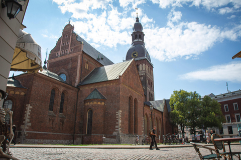 Riga: Old Town Walking Tour with a Local Guide Riga: Old Town Walking Tour with a Local Guide in Spanish