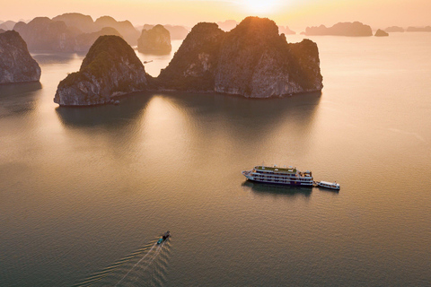 Nuova crociera a 5 stelle di 2 giorni e 1 notte nella Baia di Halong con pastiDa Hanoi: crociera di 2 giorni nella baia di Halong con pasti