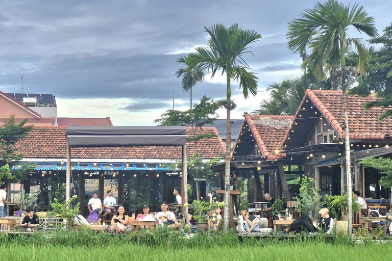 Hoi An: Tra Que Village, Duck Stop, and Sunset Bike Tour