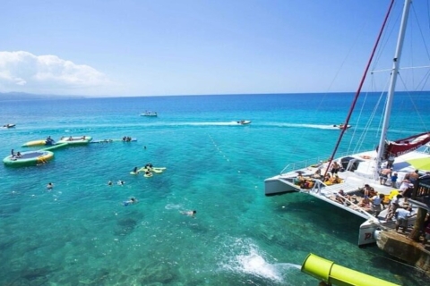 Rafting en Bambú, Fiesta en Catamarán y Snorkel en MontegoBRafting en bambú, fiesta en catamarán y snorkel en MoBay