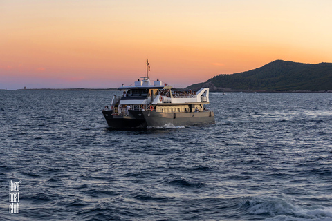 Ibiza: Sunset Boat Party at Ibiza Boat Club with Open Bar Aftersun Ibiza Sunset Boat Party: Early Bird Phase 1