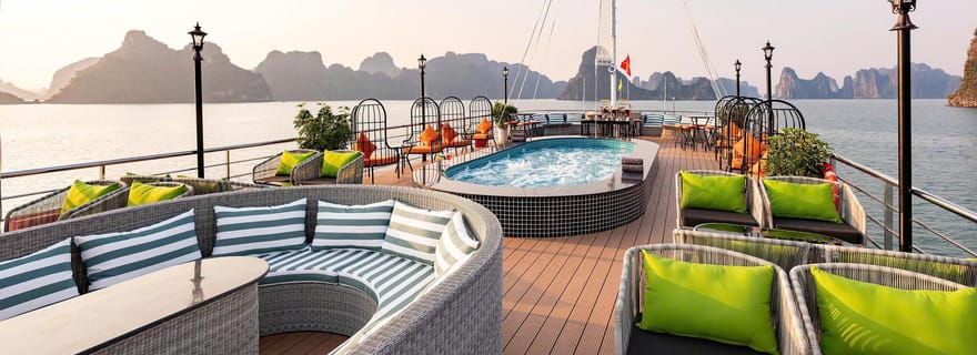 Croisière 5 étoiles d'une journée dans la baie d'Along avec kayak, jacuzzi et déjeuner