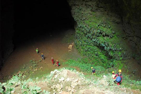 Yogyakartas versteckte Juwelen: Jomblang Höhle & Timang Strand Tour