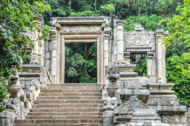 Colombo: Yapahuwa Rock Fortress and Kurunegala Day Trip