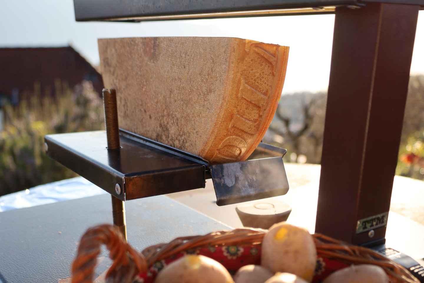 Montreux: Cheese like a local with lake & mountain views