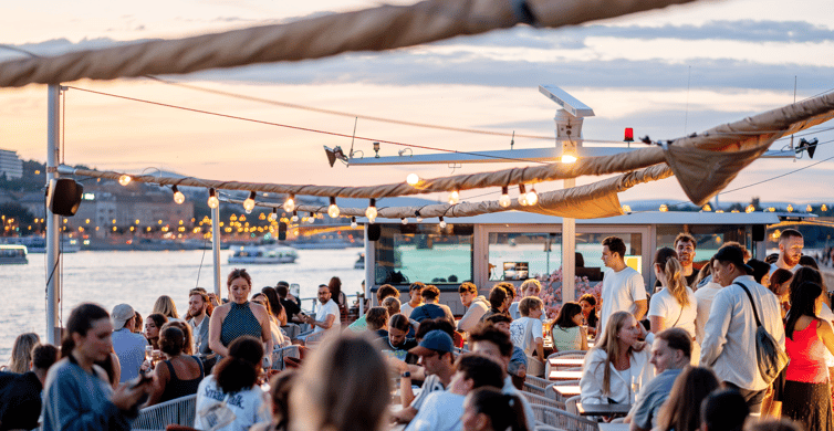 Budapest: Unlimited Prosecco, Beer and Aperol Spritz Cruise photo 9