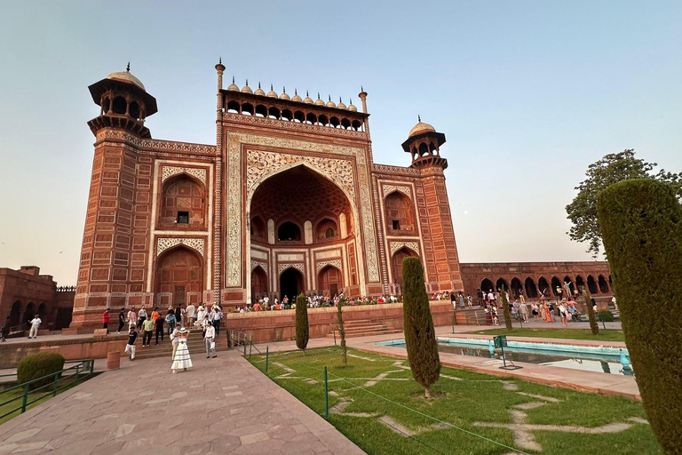 Agra to fatehpur sikri day tour car and guide