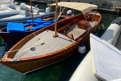 Naples: Posillipo Coast Boat Tour with Aperitif