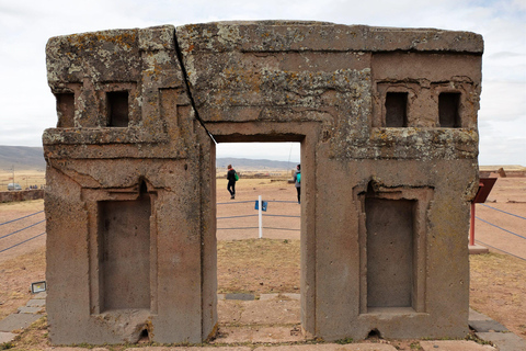 From La Paz: Tiwanaku and Puma Punku with lunch |Private|