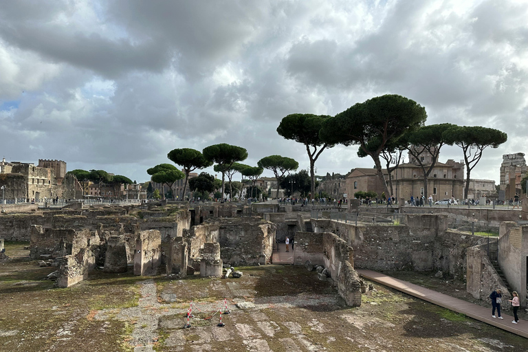 Rome: Colosseum & Roman Forum Guided Tour Colosseum & Roman Forum Small Group Guided Tour in Spanish