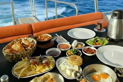 Istanbul: Morning Bosphorus Yacht Cruise w/Turkish Breakfast