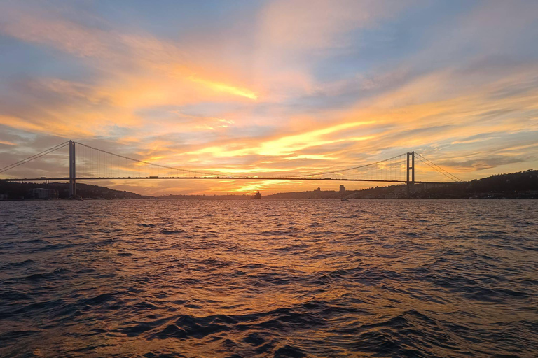 Explore Istanbul: Daily Scenic 2-Hour Bosphorus Cruises Sunset Cruise