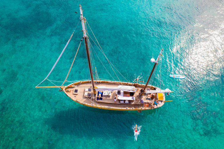 Marseille: Romantic brunch on a sailboat & Calanques, Valentine's Day special