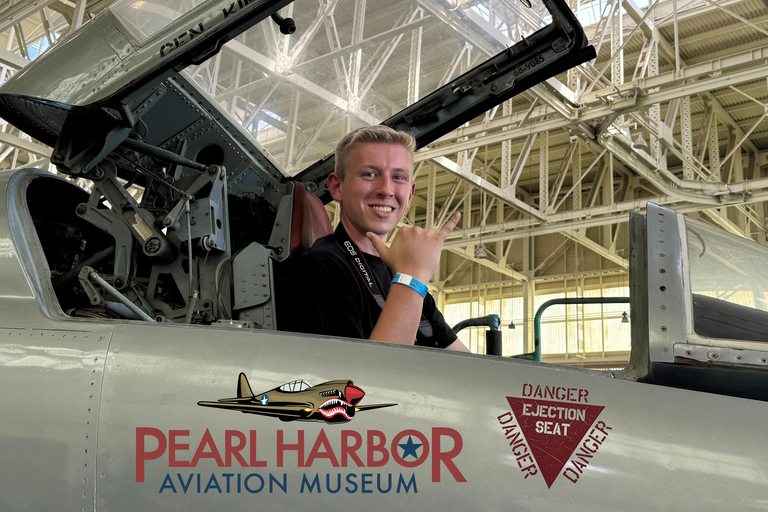 Oahu: Pearl Harbor Aviation Museum Entry Ticket Pearl Harbor Aviation Museum Entry Ticket